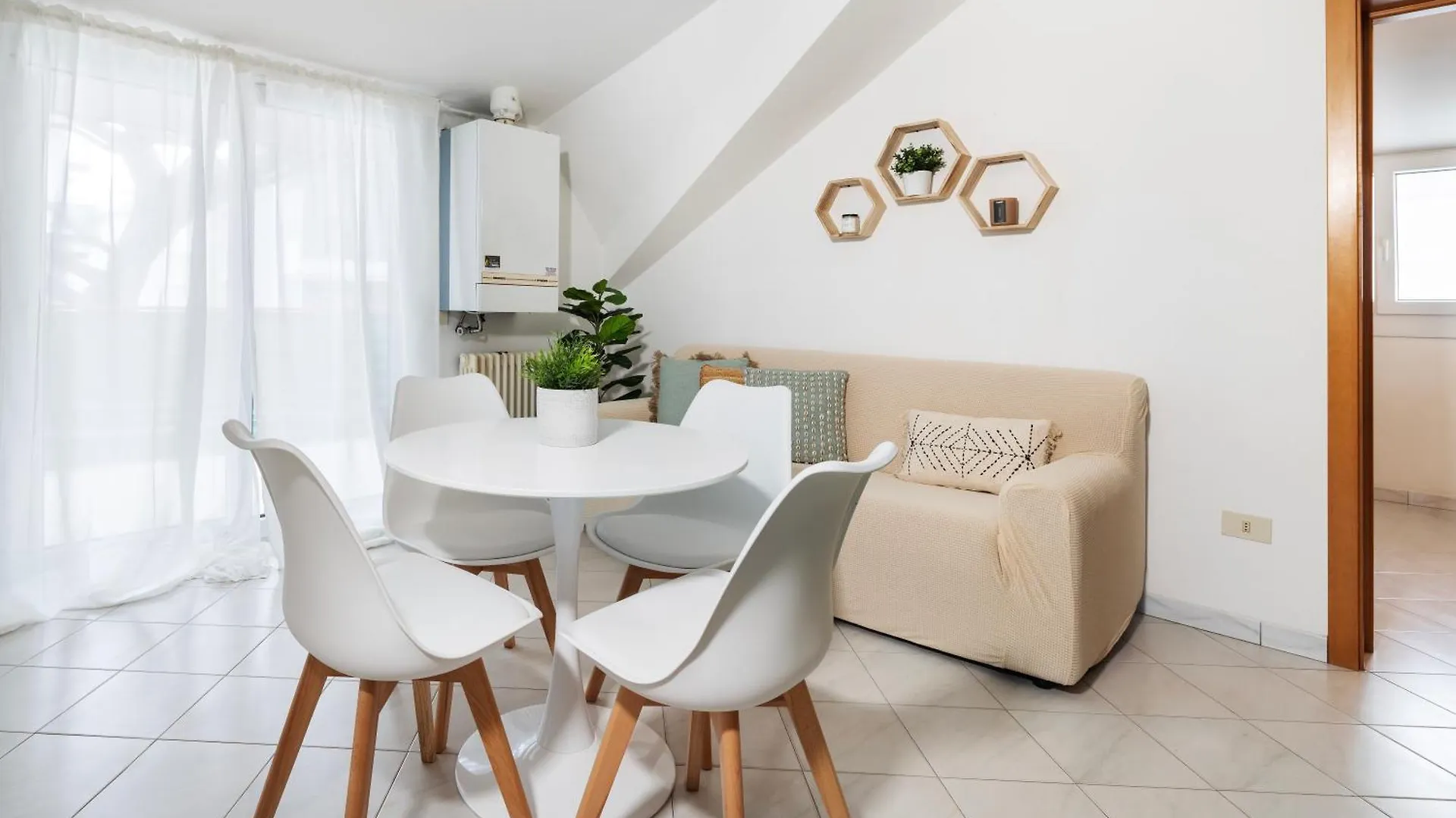 Sanidea Appartamenti - Casa Smeraldo Riccione Italy